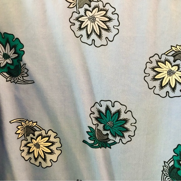 Ann Taylor Light Blue Floral Blouse. Size MP - Picture 5 of 6